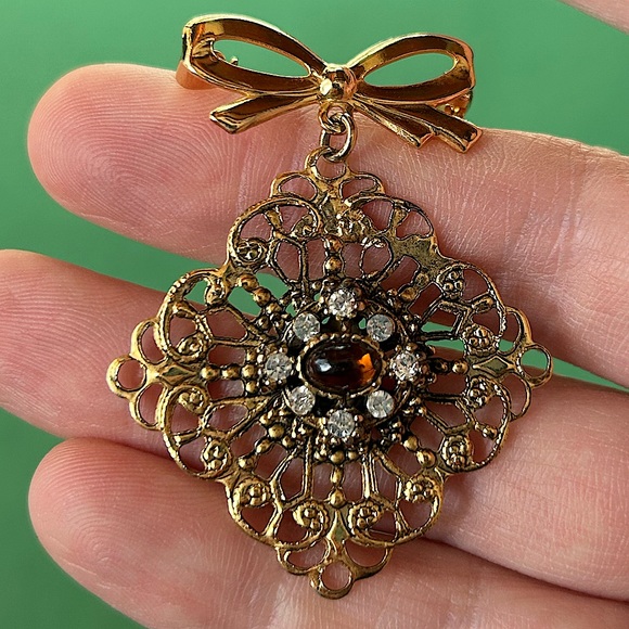 Vintage Victorian style brooch - Picture 2 of 6